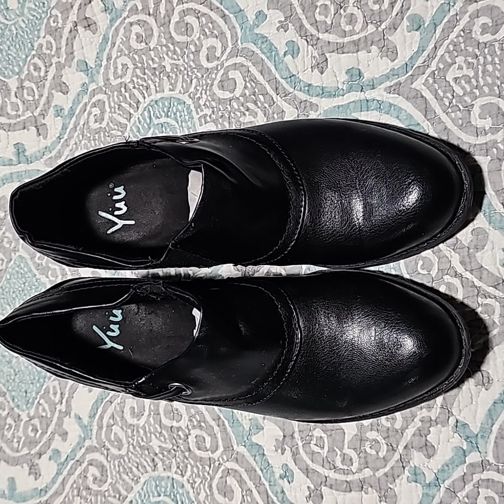Women's Yuu shoes SZ 8